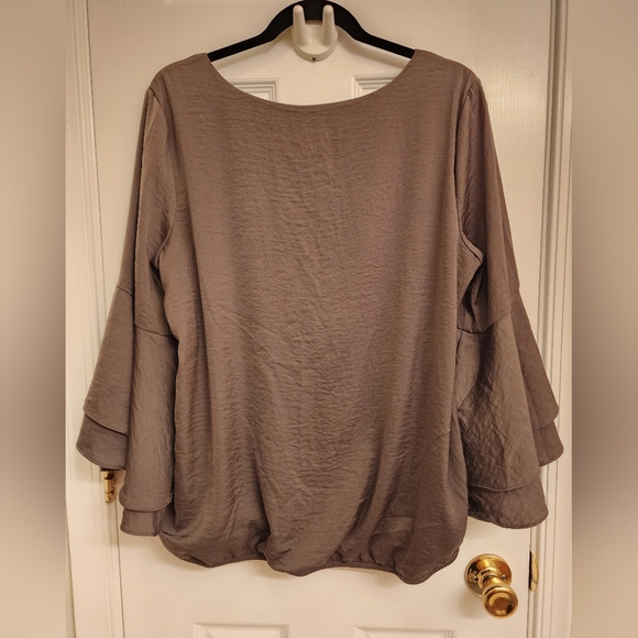 Apt. 9 Bell Sleeve Banded Bottom Top XL - Picture 10 of 11